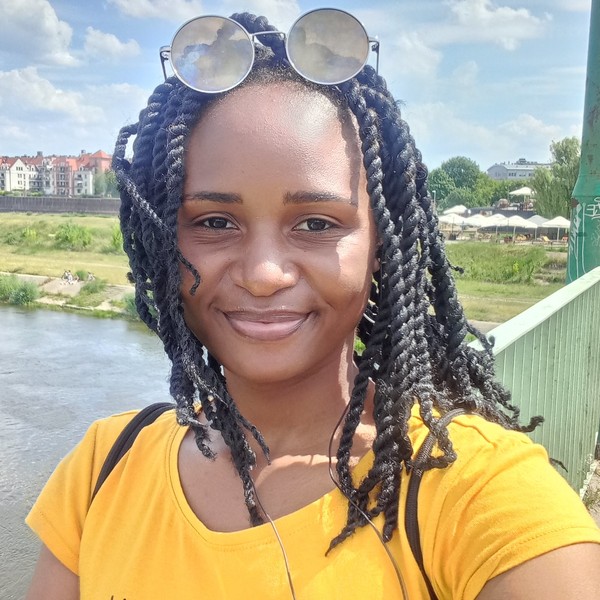 I am a 26 year old from Zimbabwe. I am a qualified lawyer and part time english teacher. I am currently based in poland. I offer individual personalised English lessons. I enjoy teaching , it is one o