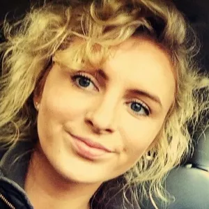 Iona - Physics tutor - London