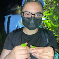 Estudiante activa de Biología. Enfocada en el estudio de ranas y serpientes