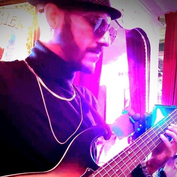 Full time musicien who recently arrived from Cuba, I can teach you Accoustic Guitare, Electric Bass, Bongo and Conga !