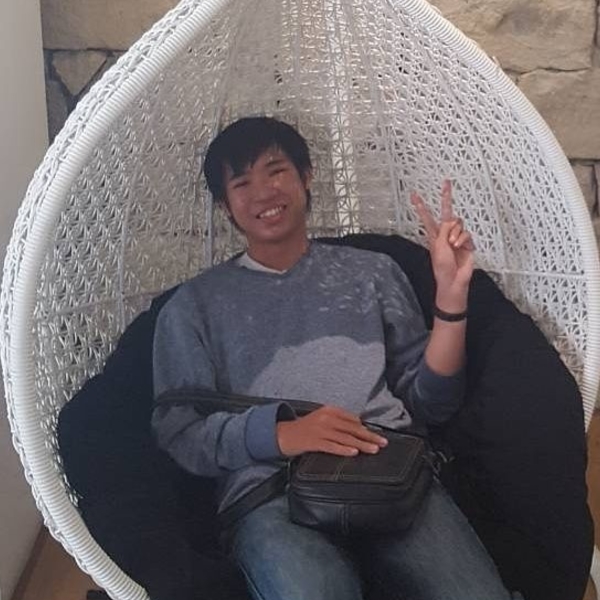 Saya mengajarkan Coding dan Ilmu Komputer, memiliki pengalaman bekerja di lingkungan profesional dan seorang lulusan jurusan Teknik Informatika.