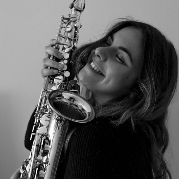 A fazer a Licenciatura em Saxofone na Escola Superior de Música de Lisboa. Dou aulas de saxofone como iniciação de formação música.