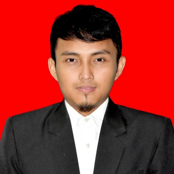 Mahasiswa semester akhir Kampus Islam terbaik di Indonesia; LIPIA Jakarta, dengan predikat IPK Mumtaz (Istimewa). Berpengalaman mengajar Tahsin  Tahfidz Al Qur'an, juga pendidikan agama Islam sejak ta