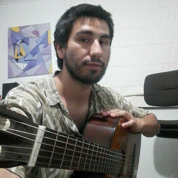 Productor musical en Sello Quirón. Profesor particular de Guitarra y piano. Licenciado en Música UMCE.