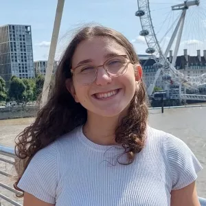 Lara - Prof de inglês - Famões