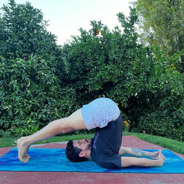 Hatha Yoga (Suave, Dinámico y Terapéutico) Instructor de Yoga- Terapeuta Ayurveda- Especialidad en Yoga Terapia/Ayurveda. Titulado de Escuela Dhatri Yoga & Ayurveda 4 Años de experiencia en clases de 