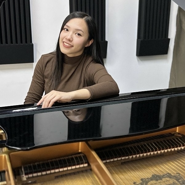 English, Cantonese and Mandarin Speaking Piano Teacher with more than 10 years of experience teaching piano and music theory for all levels.