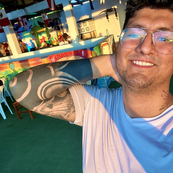 Soy un a Bailarín Amateur de Salsa estilo Cubano y On2. / I’m an Amateur Salsa Dancer. My styles are Cuban and On2 Salsa.