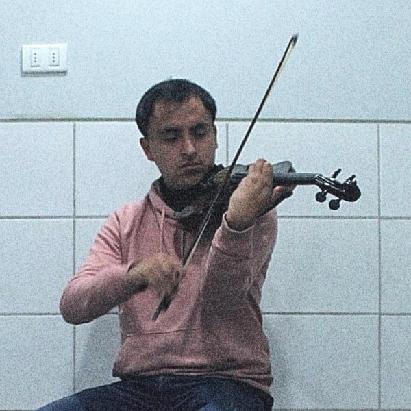 Alumno de la Universidad Nacional de Música, Concertino en la OSCh. Clases de violíno para todos los niveles!
