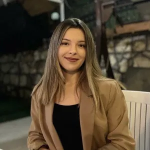 Sıla - Türkçe öğretmeni - 