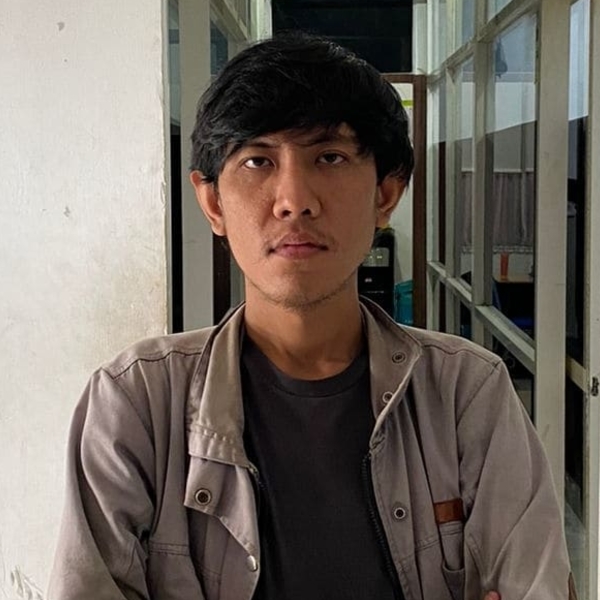 Lulusan Universitas Sumatera Utara, Pernah bekerja sebagai Junior Auditordi Kantor Akuntan Publik Kreston International, Pernah bekerja sebagai staff Finance and accounting di Perkebunan swasta.