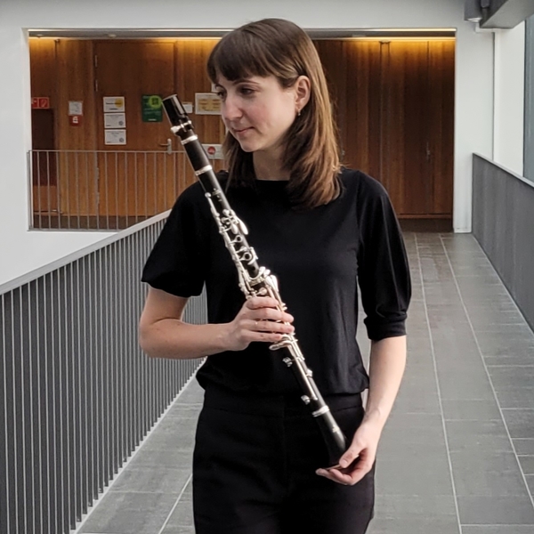 Ich biete Saxophon- / Klarinette- / Blockflötenunterricht sowie auch Klavierunterricht für alle Altersgruppen, Niveaus und Stillrichtungen in Salzburg und Umgebung.