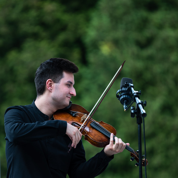 Lekcje skrzypiec na każdym poziomie z regularnie koncertującym skrzypkiem, absolwentem Akademii Muzycznej w Katowicach