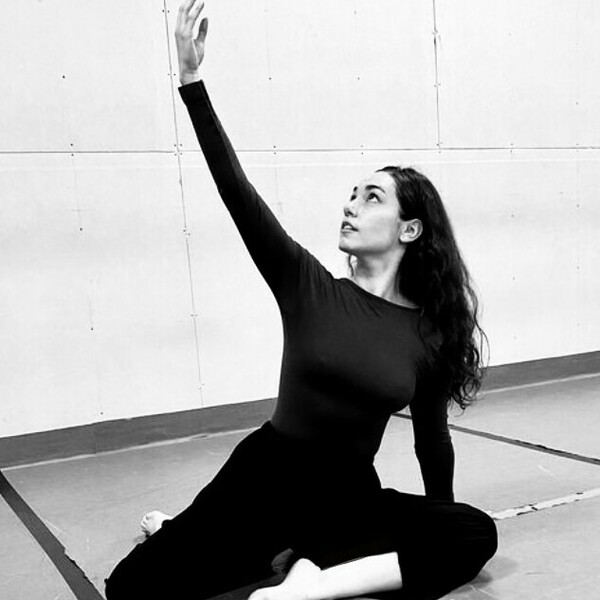 Bailarina y coreógrafa en formación cursando 5to año en Escuela Moderna de Danza.