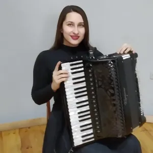 Катя - викладач гри на акордеоні - Львів