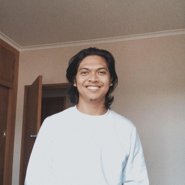 An Indonesian language-majored graduate who loves to teach. I am currently living in Kelapa Gading, North Jakarta. If you are around the city, we can arrange an offline session. However, I am perfectl