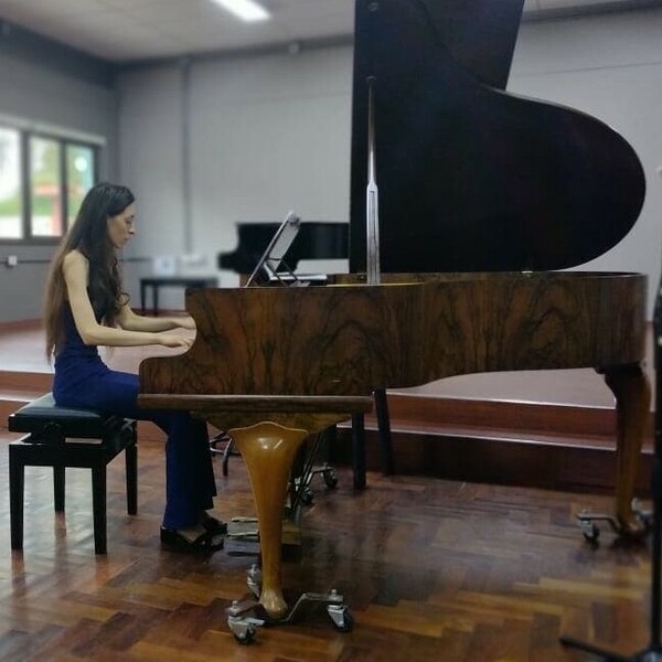 Profesora de música  y pianista recibida ofrece clases de Piano, Canto inicial y Teoría Musical. Ingresos para facultades.