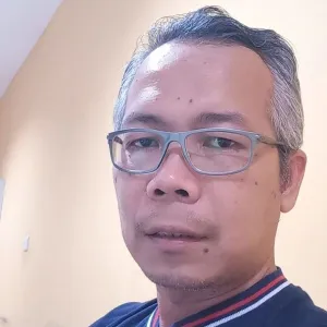Kiagus - Guru matematika ekonomi - Tangerang Selatan