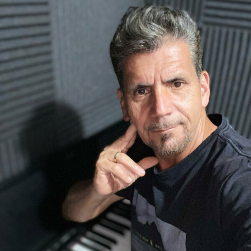 Henrique Niterói,Rio de Janeiro Professor de Música com 20 anos de