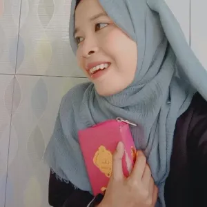 Nur - Guru mengaji - 