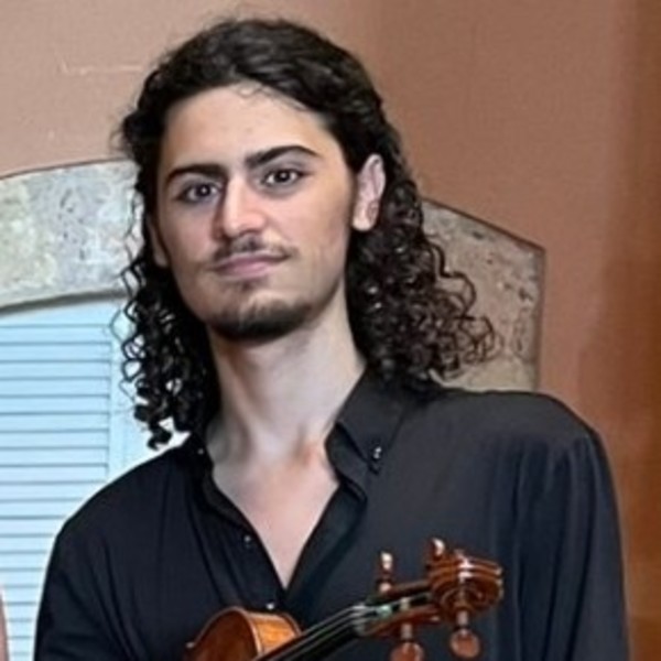 Violinista con 14 años de experiencia da clases de violín, viola y solfeo a domicilio.