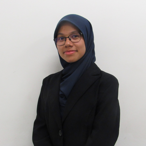 Medical graduate teaches biology, chemistry and english for SPM students in Kuantan.
