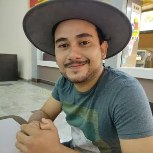 George - profesor de canto - Chetumal