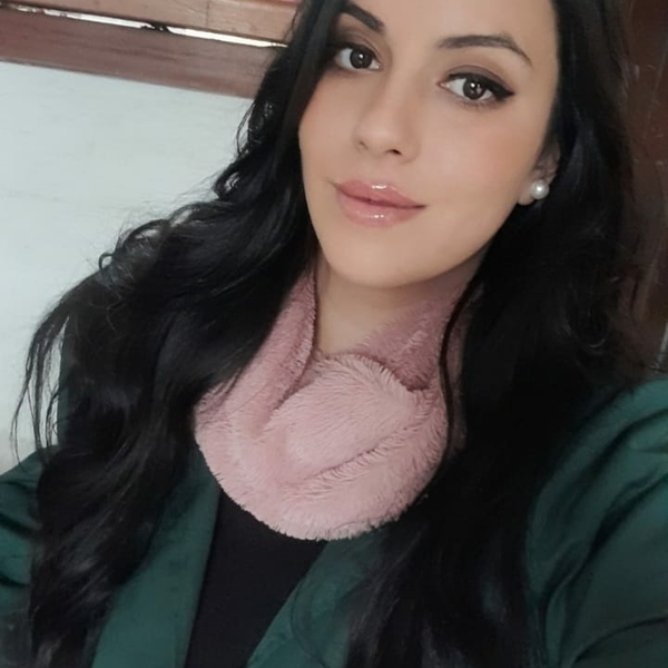 Profesora de Inglés con certificación en Gramática Avanzada. Dedicada a la producción de actividades dinámicas e interactivas, atendiendo las necesidades de manera individual y personalizada.