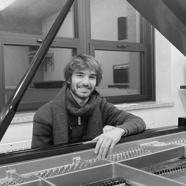 University of Montreal piano student gives piano lessons at your home or online