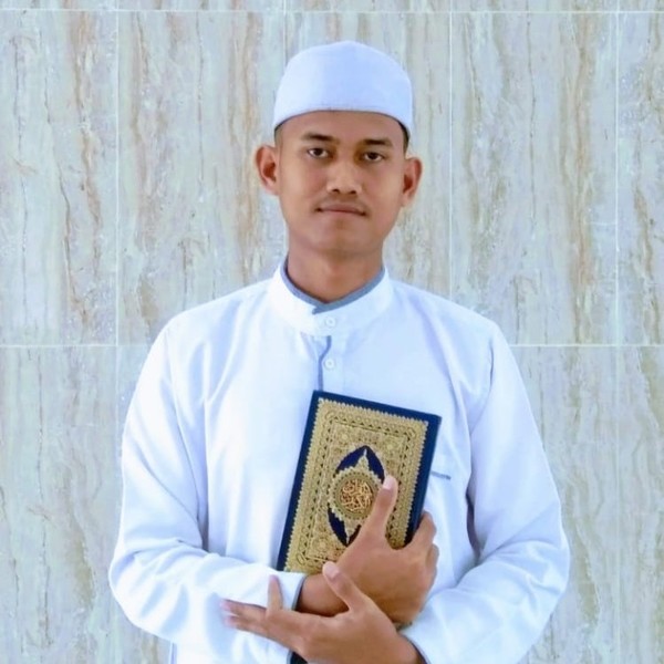Saya adalah santri dari Pusat Al Quran Indonesia. Selama masa pengabdian saya diberi amanah untuk mengajar mengaji baik kelas umum maupun privat disegala umur.