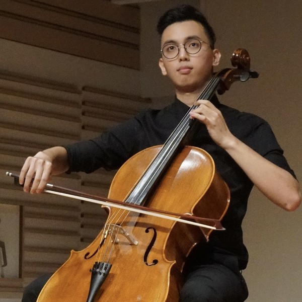 Cello lesson given by Professional Orchestra Player. Master degree of École Normale de Musique de Paris in France. Bachelor degree of Tunghai University in Taiwan.