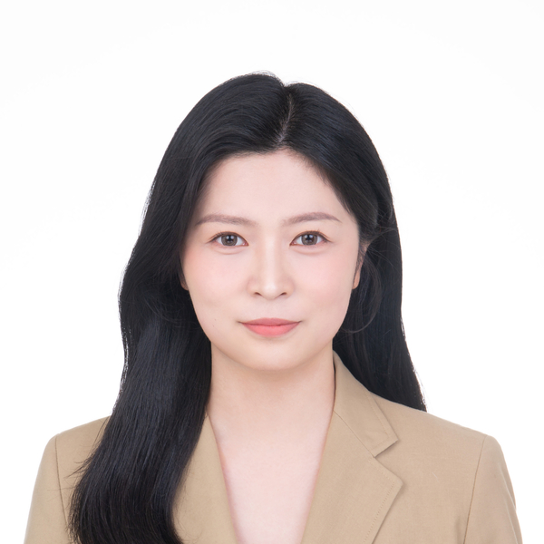 Native chinese speaker with 3 years teaching experience, speak English fluently, basic ability in japanese and korean.