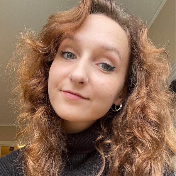 Hello! I am a native-English student at Uppsala Universitet looking for English private tutoring opportunities. I would love to primarily give lessons on Zoom, but am open to meeting in person as well
