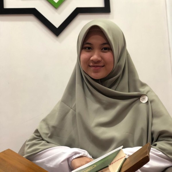 Lulusan terbaik tahun 2021 dengan Yudisium MUMTAZ di Pesantren Al Hidayah salah satu PONPES ternama di daerah Ciomas, Serang- Banten Mengajar dari tingkat TK/SD sampai SMA/Sederajat, Metode mengajar s