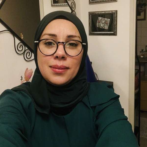 Licence en littérature arabe et professeur d’arabe pendant 10 ans en Algérie