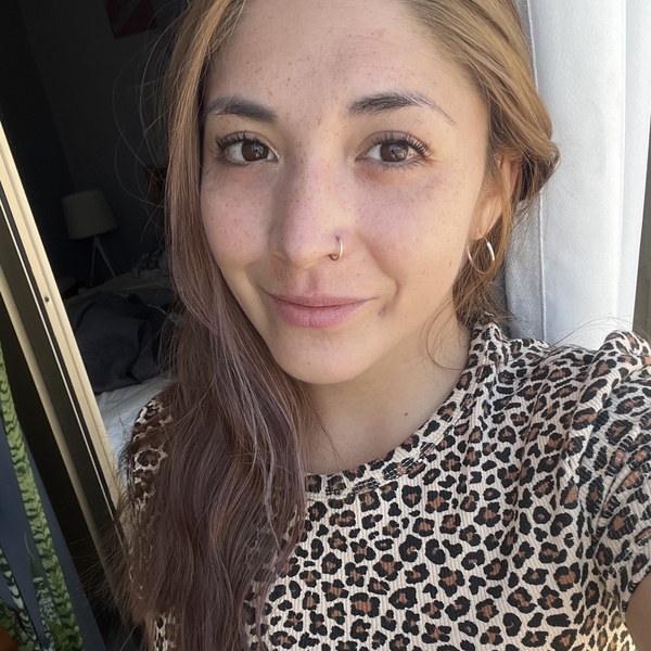 Hi!! Soy Javiera, graduada de la Universidad San Sebastián, de la carrera de Pedagogía en Educación Media en inglés, licenciada en educación.
