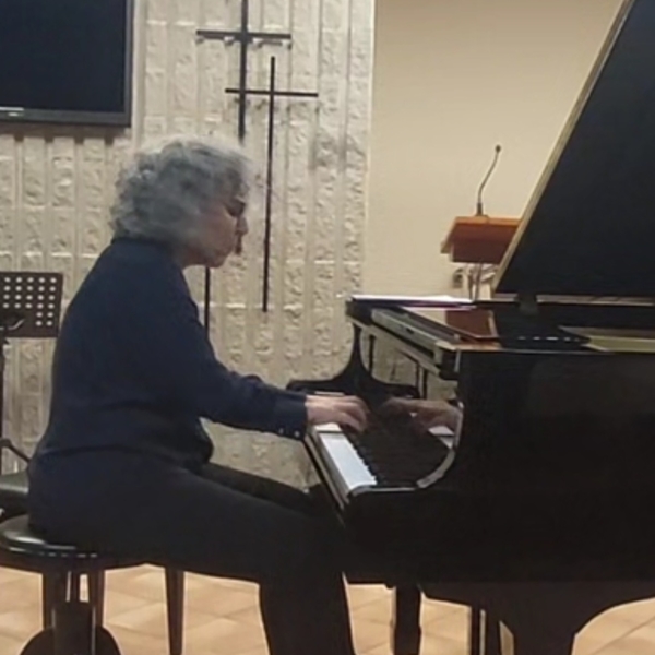 Insegnante PIANOFORTE Milano Bande Nere: diplomata al Conservatorio impartisco lezioni individuali a bambini e adulti. Insegno da circa 30 anni. Vi aspetto!!!!