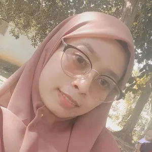 Nanik Nur - Guru mengaji - 