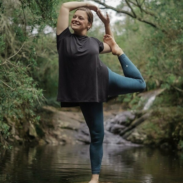 Profesora de Hatha Yoga, diplomada en Educacion Psicomotriz y Expresion corporal, con experiencia de mas de 6 años con clases online.  Hatha- Flow - Yoga prenatal.
