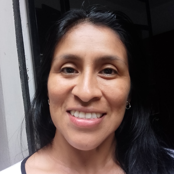 Profesora de danzas Folklóricas peruanas, ayudo a practicar el español, ya que es mi lengua materna.️