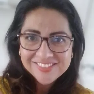 Elvia - prof de Ciencias sociales - León de los Aldama