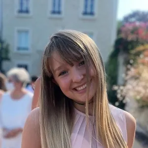 Charlotte - Prof d'histoire - géo - Clamart