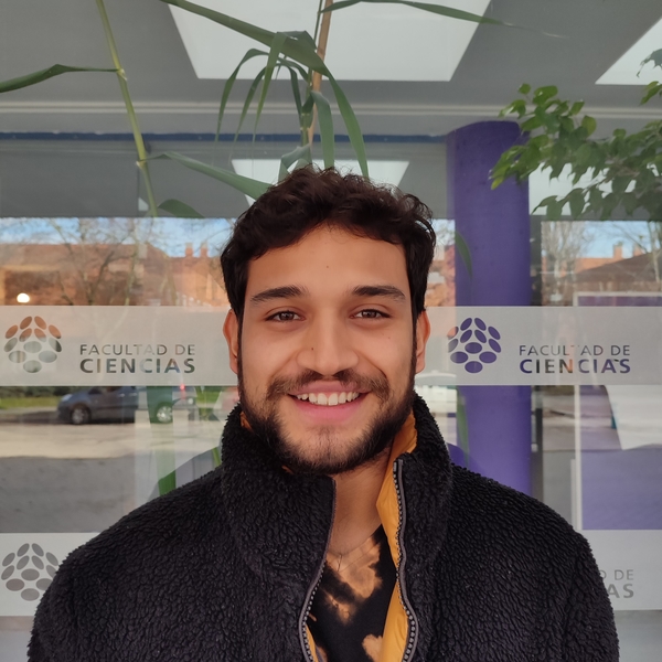 Buen estudiante de ingeniería química en la universidad Autónoma de madrid, imparto clases de calidad .