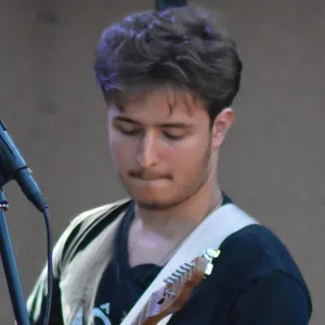 Eliott - Prof de guitare - Dijon