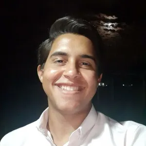 Tomás - profesor de economía - Ñuñoa