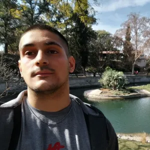 Facundo - profesor de biología - 