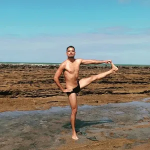 Antropoceno - Professor de yoga hatha - Porto Seguro
