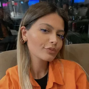 Ayşe Nur - Türkçe öğretmeni - 