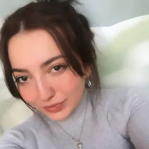 AYŞE - Türkçe öğretmeni - 