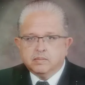 Carlos - Profe de química - Cartago